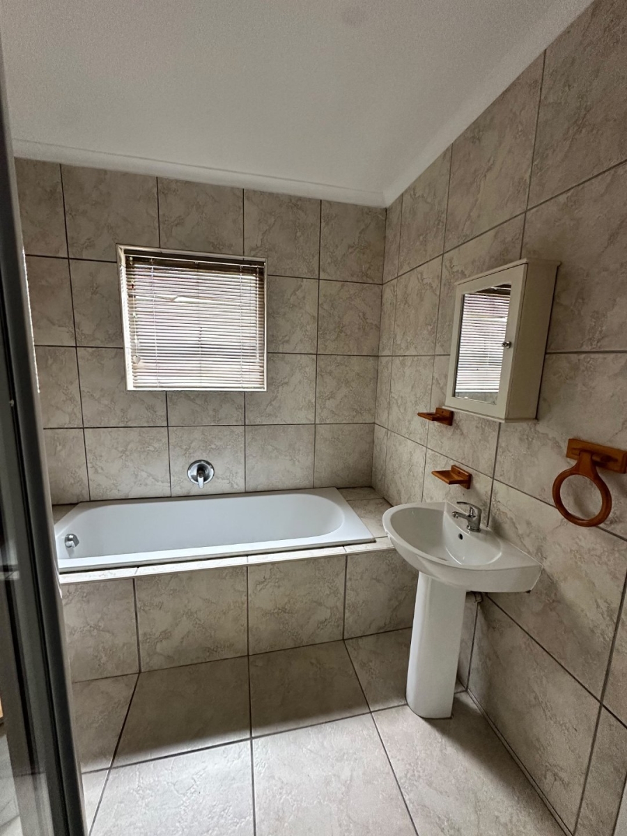 To Let 2 Bedroom Property for Rent in Sandown Western Cape